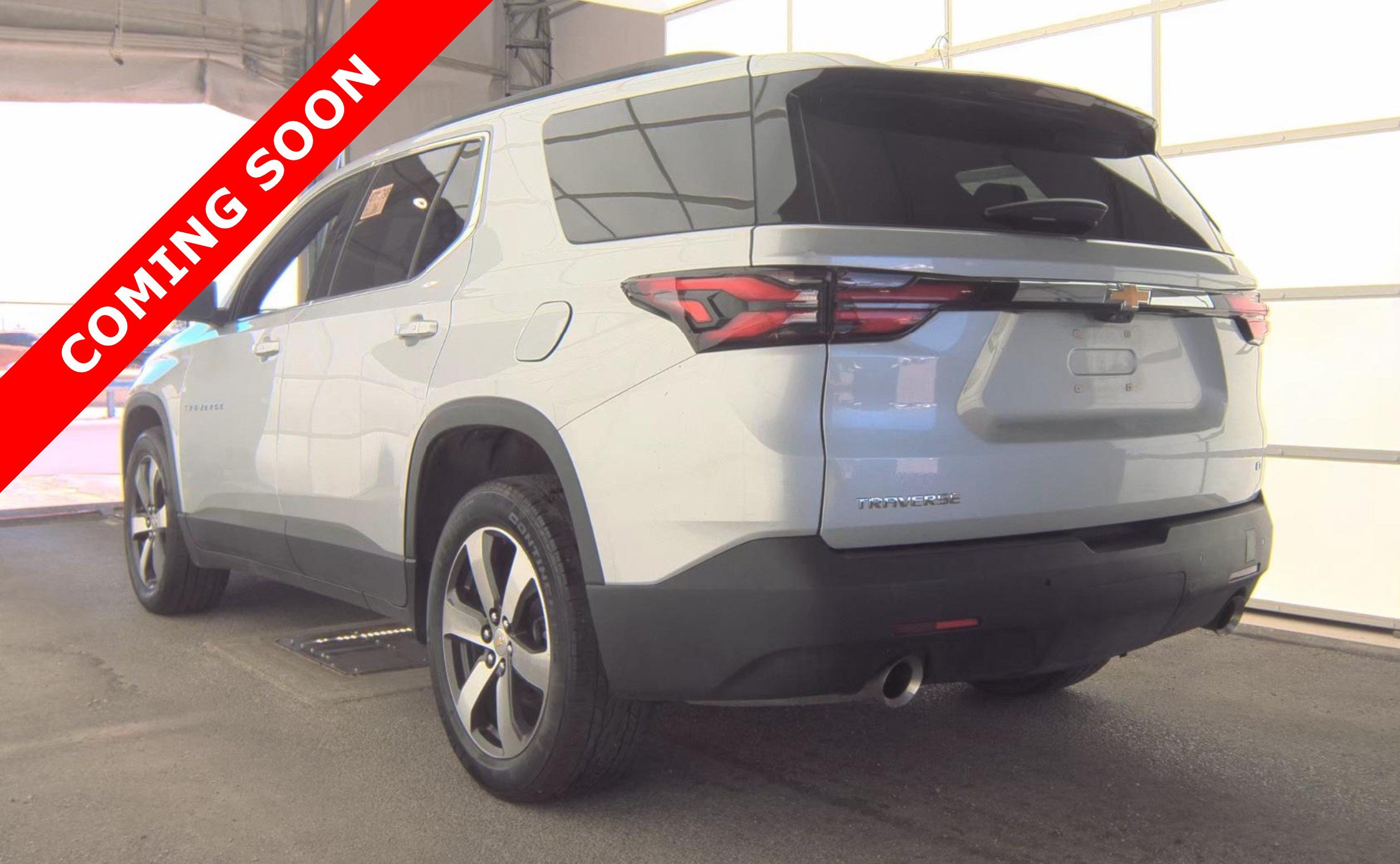 Used 2022 Chevrolet Traverse LT w/ LT Premium Package FWD image 4