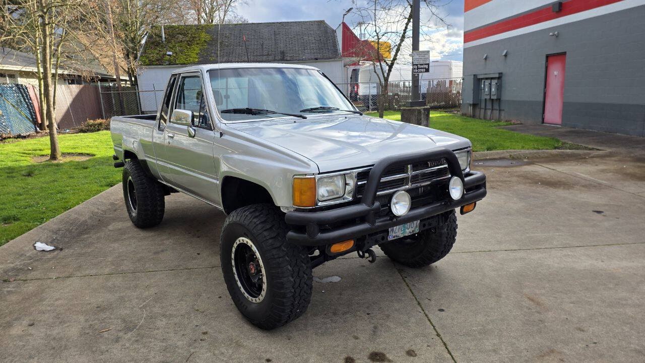 Used 1987 Toyota Pickup Deluxe AWD/4WD image 3