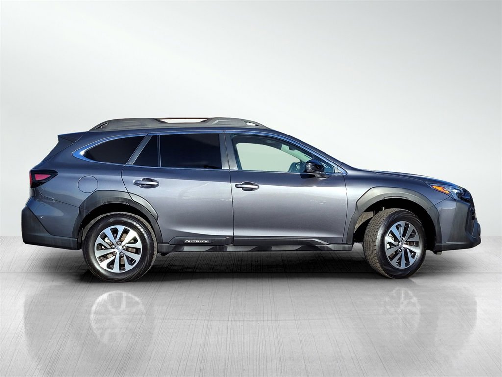 Used 2024 Subaru Outback Premium image 3