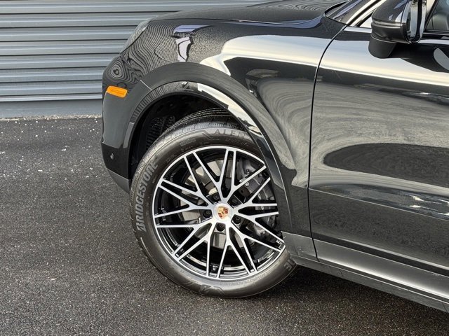 Certified 2025 Porsche Cayenne Coupe image 12