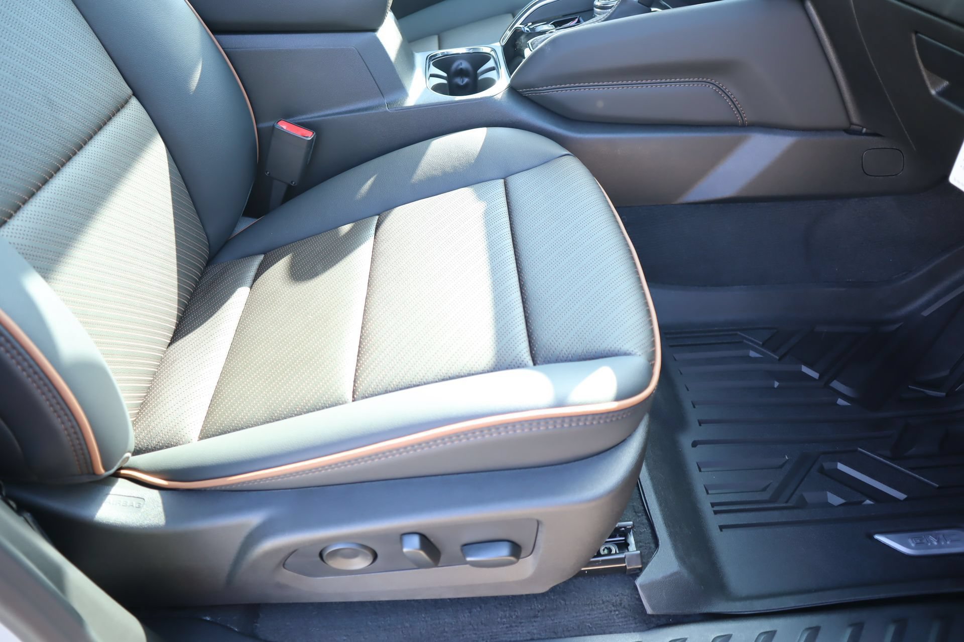 New 2026 GMC Canyon AT4 w/ AT4 Premium Package AWD/4WD image 16