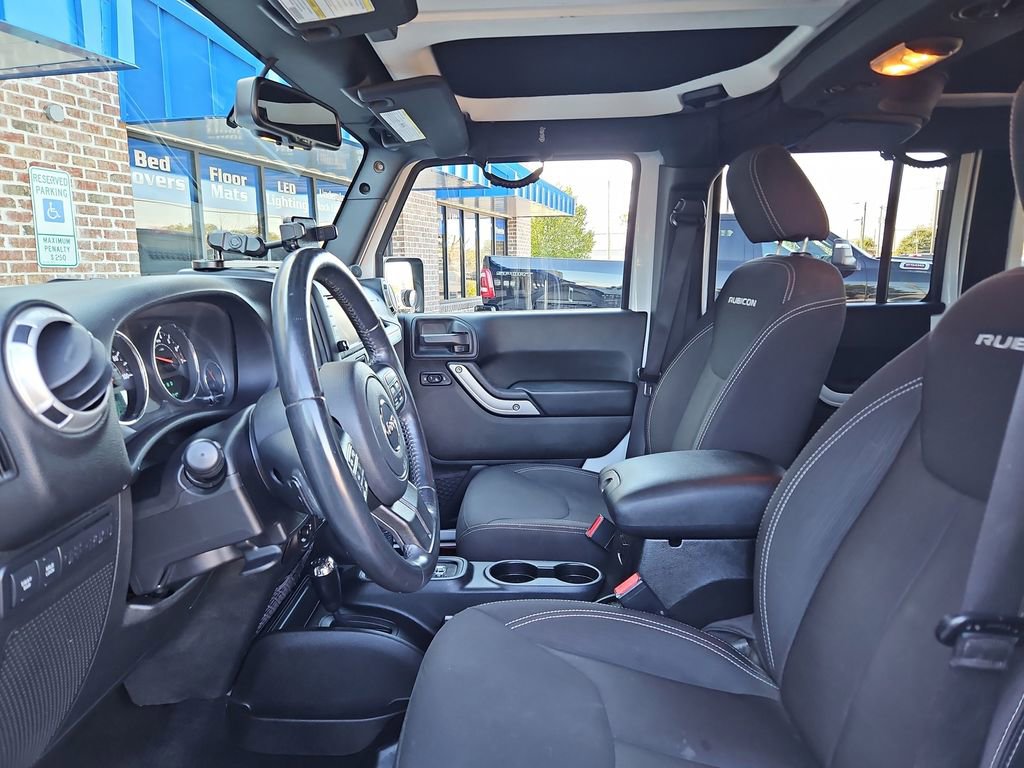 Used 2017 Jeep Wrangler Unlimited Rubicon w/ Connectivity Group AWD/4WD image 19