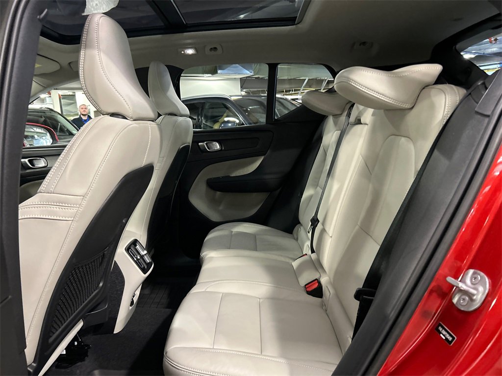 Certified 2023 Volvo XC40 B5 Plus w/ Climate Package image 21