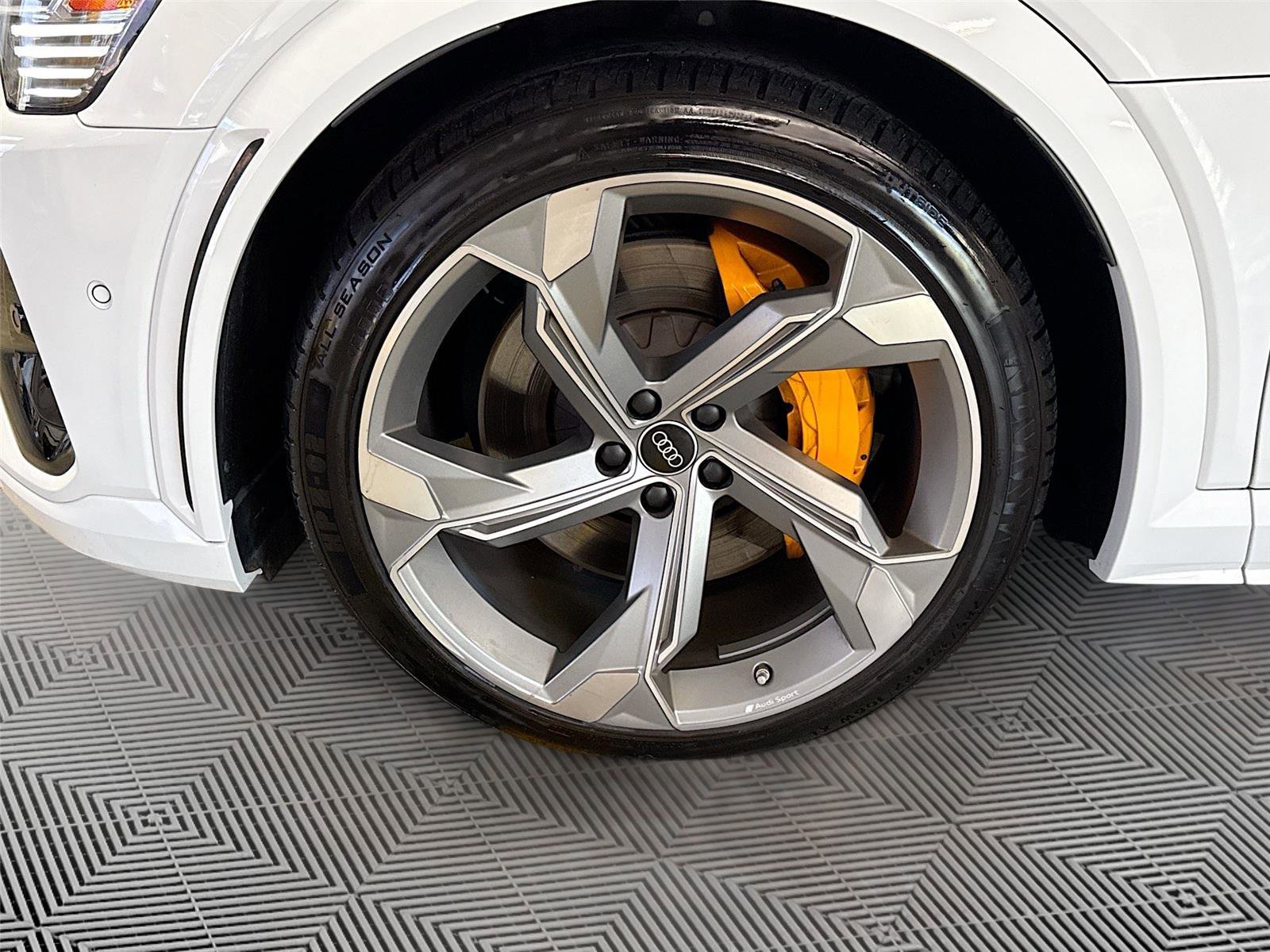 Used 2023 Audi e-tron S Prestige w/ Prestige Package AWD/4WD image 32