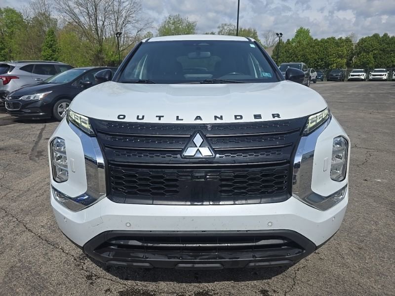 Used 2023 Mitsubishi Outlander SE AWD/4WD image 2