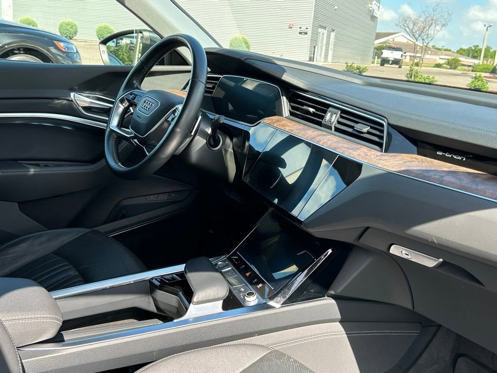 Used 2019 Audi e-tron Premium Plus AWD/4WD image 43