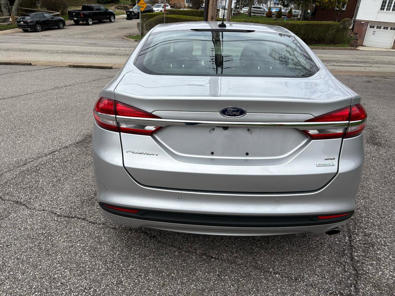 Used 2017 Ford Fusion SE w/ Fusion SE Technology Package image 7