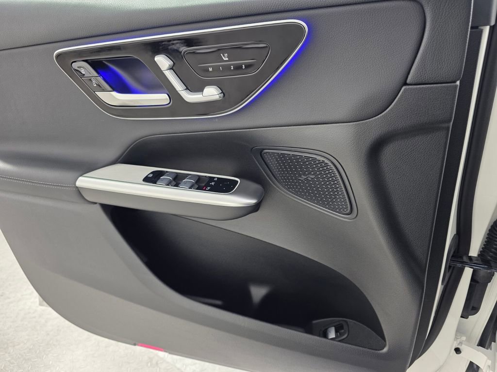 Certified 2025 Mercedes-Benz GLC 300 image 24