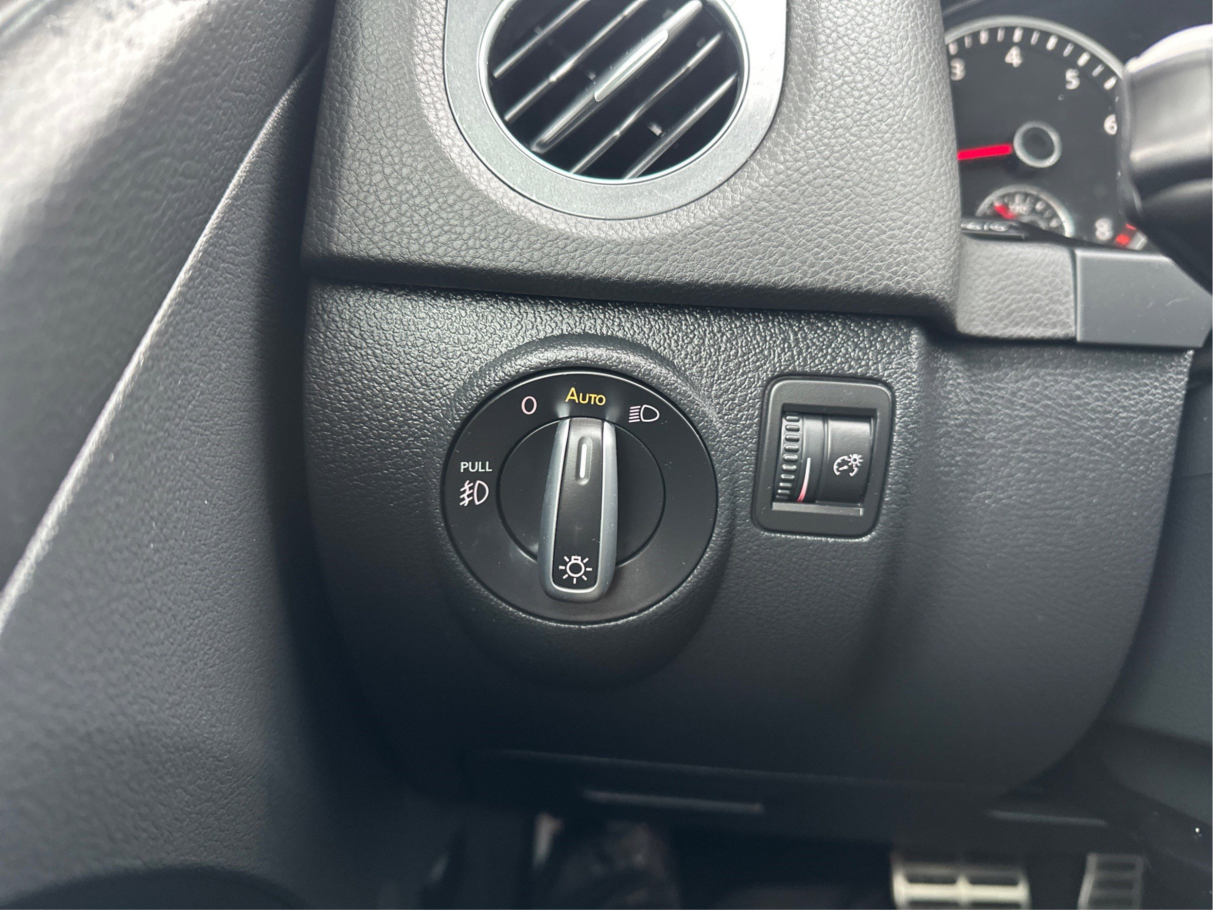 Used 2015 Volkswagen Tiguan R-Line image 19