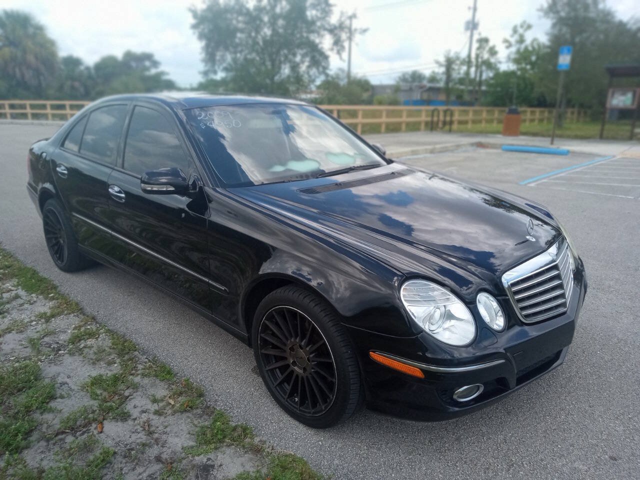 Used 2009 Mercedes-Benz E 350 4MATIC Sedan image 4