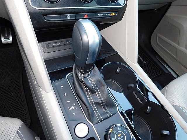 Used 2023 Volkswagen Atlas SEL Premium image 25