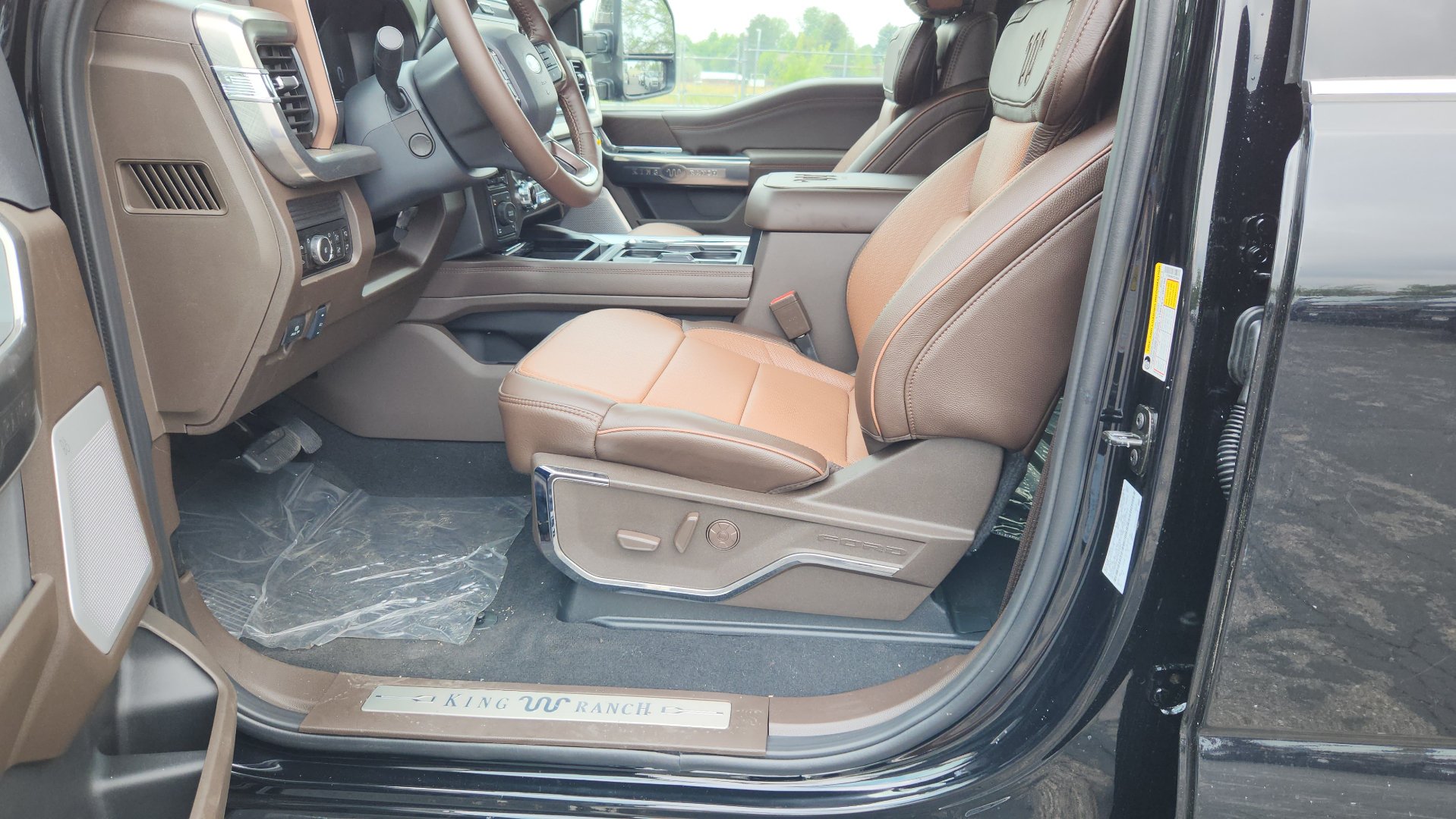New 2026 Ford F350 King Ranch w/ Chrome Package AWD/4WD image 13