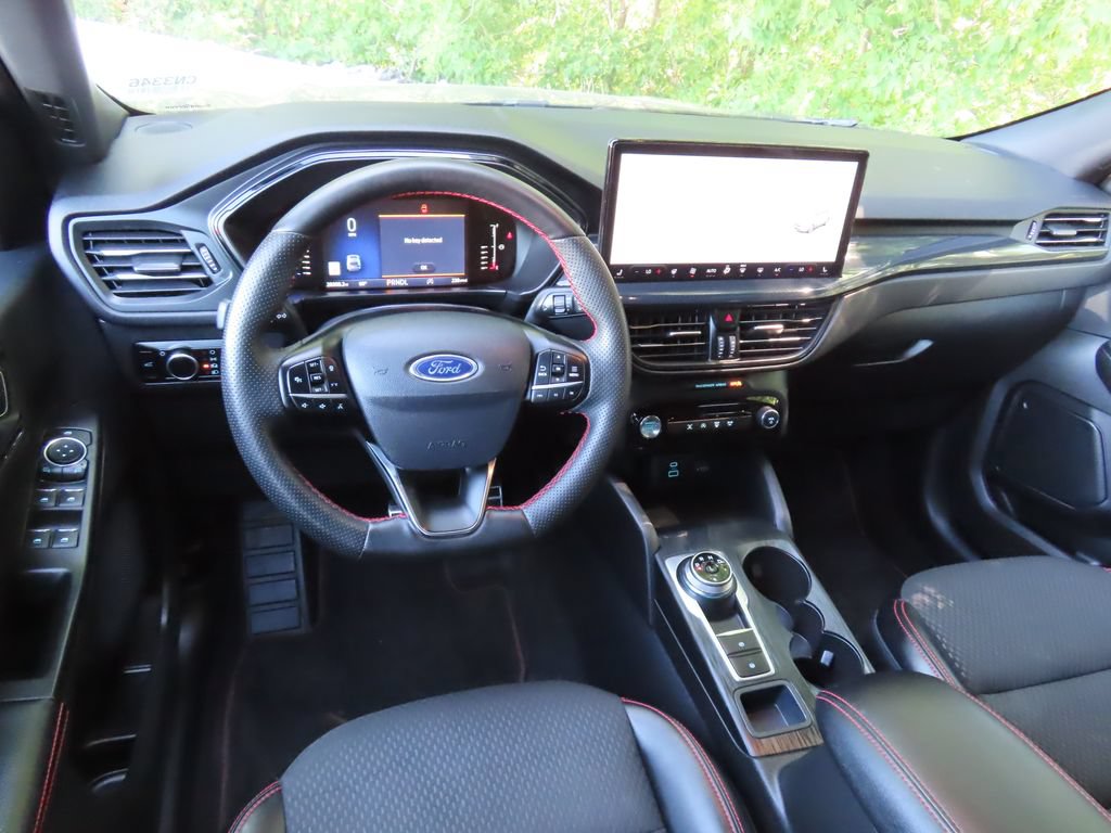 Used 2023 Ford Escape ST-Line w/ Tech Pack #1 AWD/4WD image 4