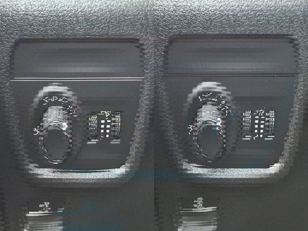 New 2025 Jeep Grand Cherokee Altitude image 22