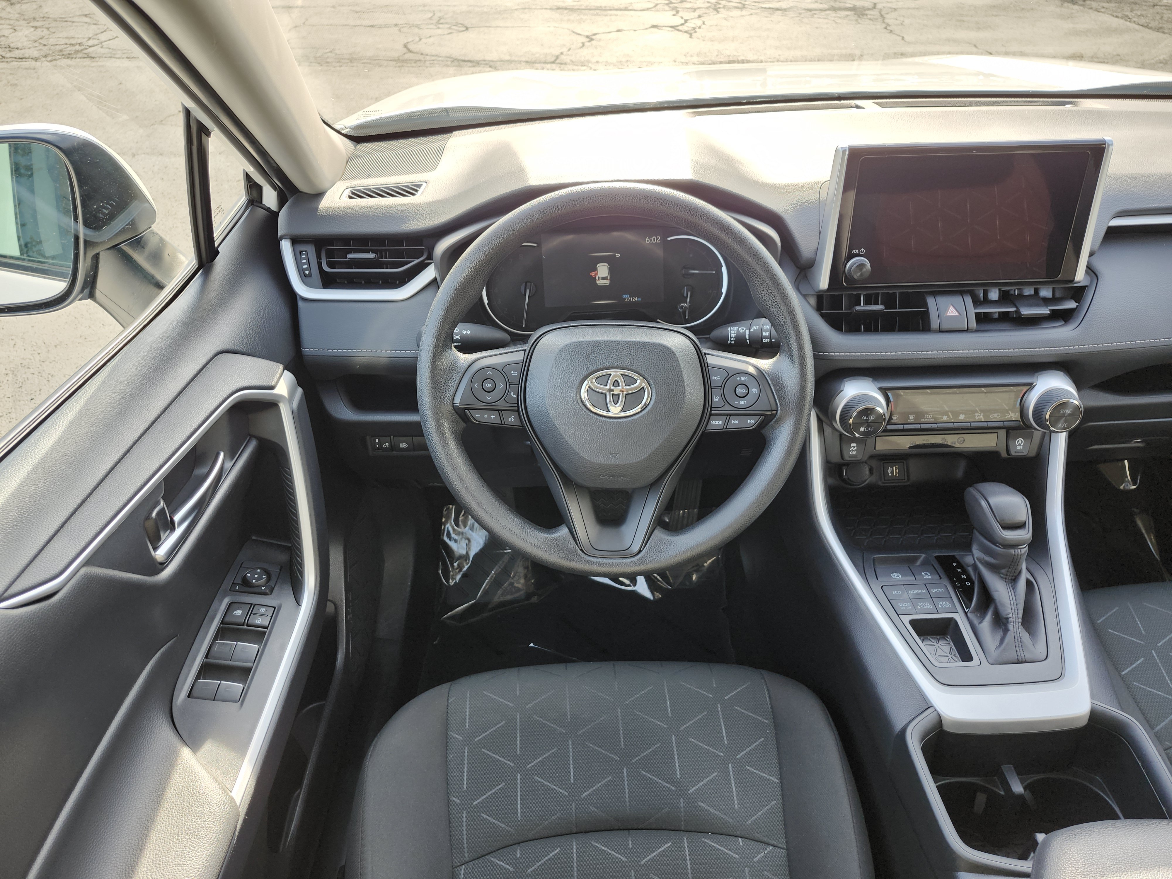 Used 2024 Toyota RAV4 XLE AWD/4WD image 26