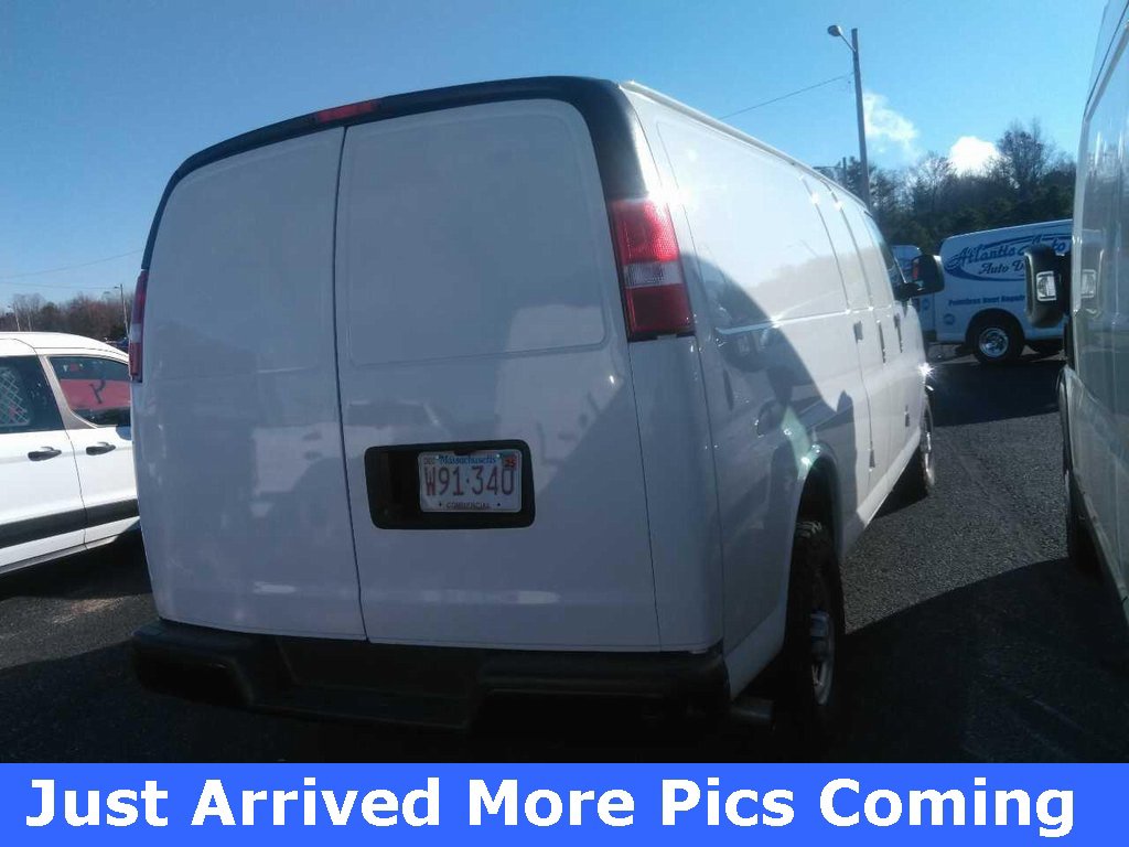Used 2022 Chevrolet Express 3500 Extended w/ Driver Convenience Package image 2