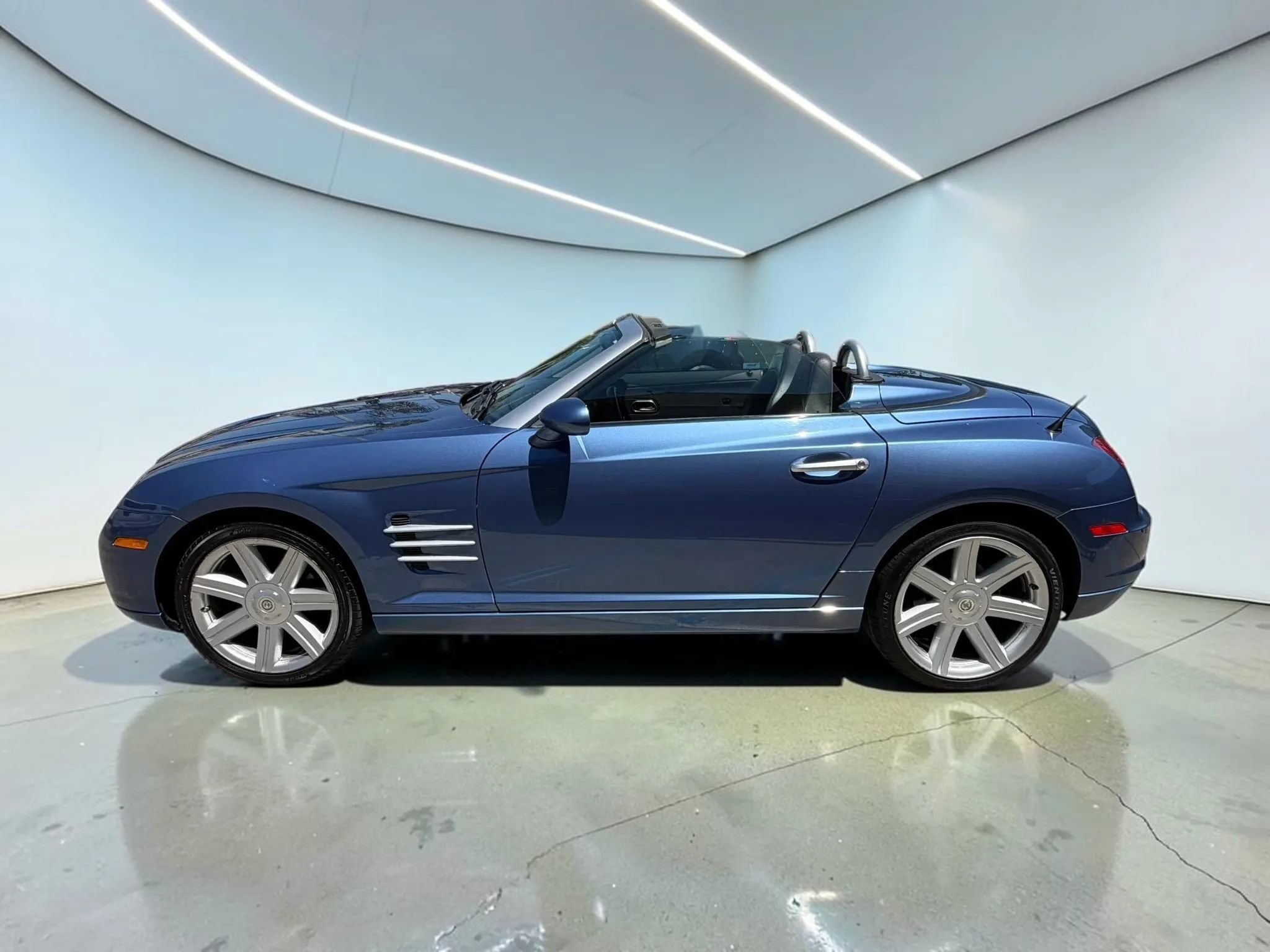 Used 2005 Chrysler Crossfire Limited RWD image 6