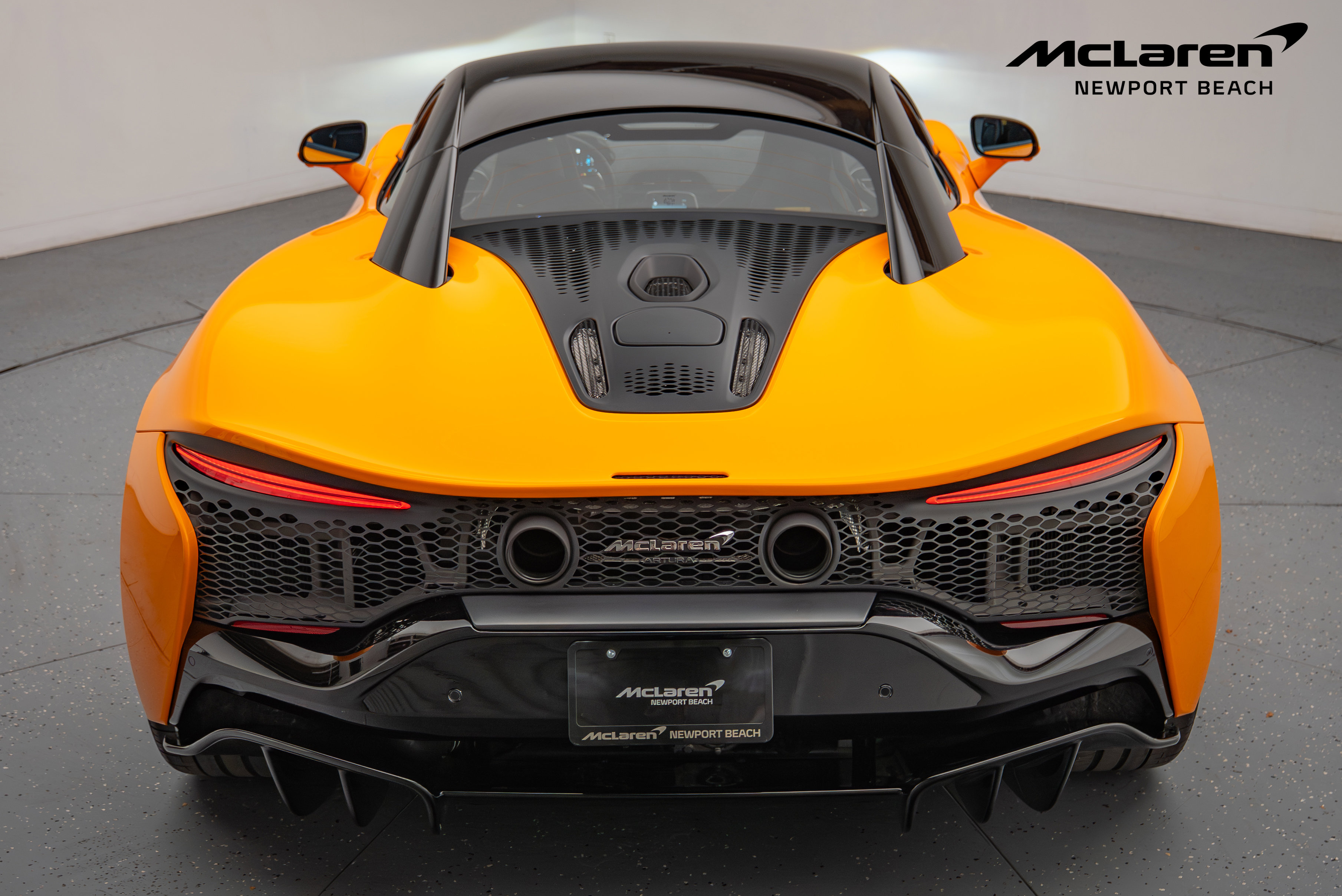 Used 2023 McLaren Artura image 16