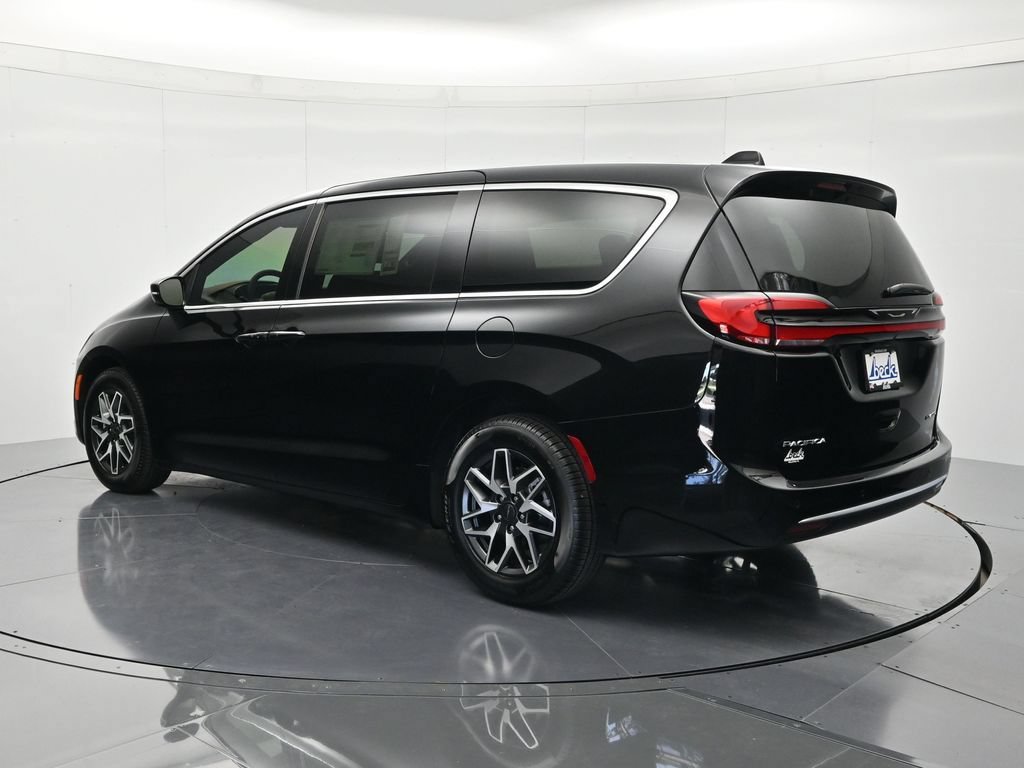 New 2027 Chrysler Pacifica Limited w/ Family Tech Group FWD image 7
