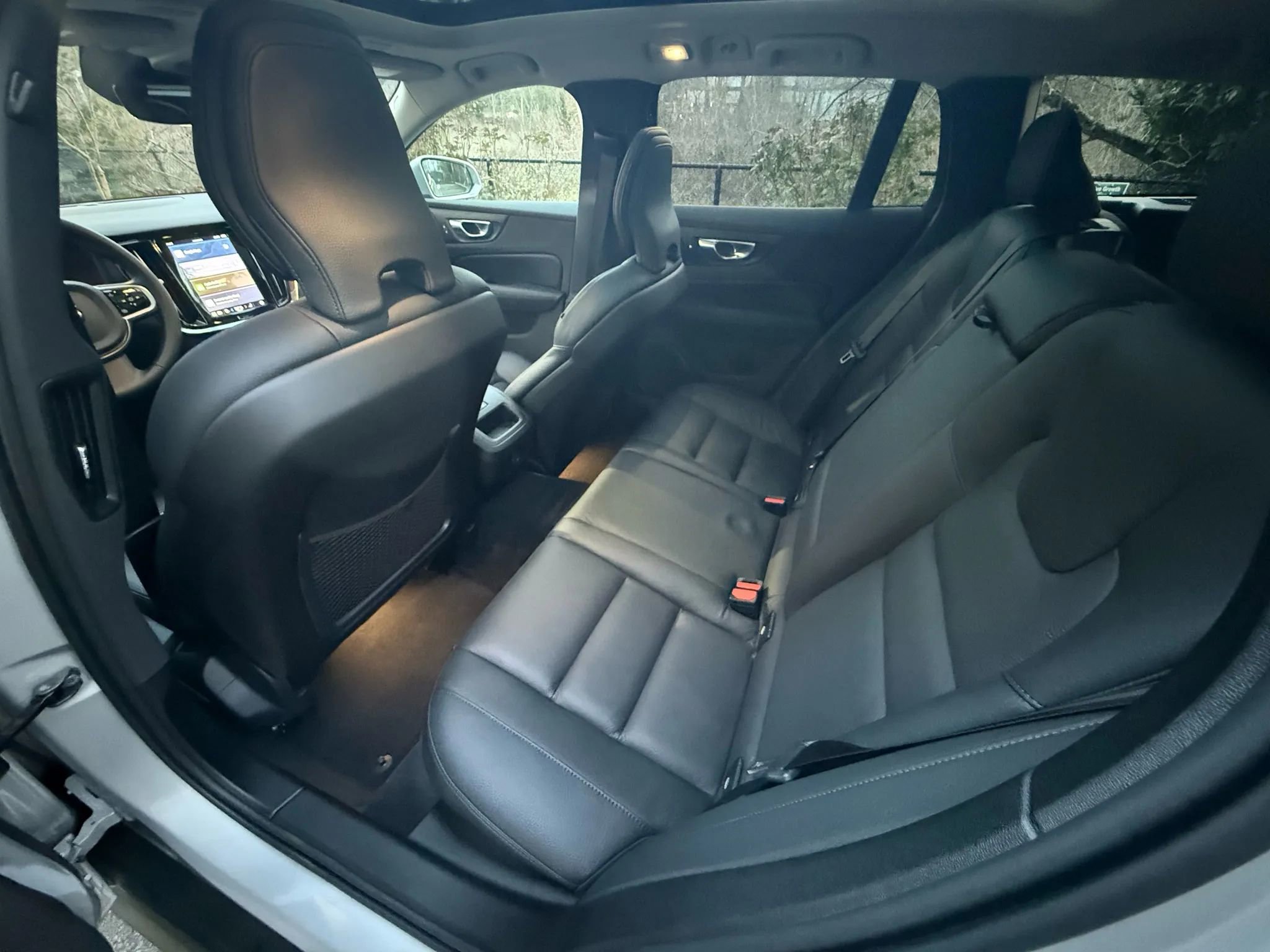 Used 2025 Volvo V60 B5 Cross Country Plus image 22