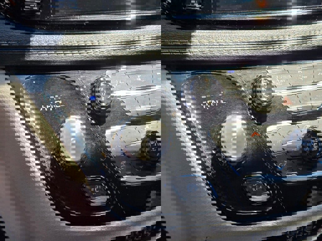 Used 2024 Chrysler Pacifica Select image 27