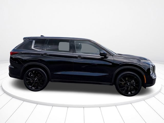 Used 2022 Mitsubishi Outlander SEL Black Edition FWD image 2