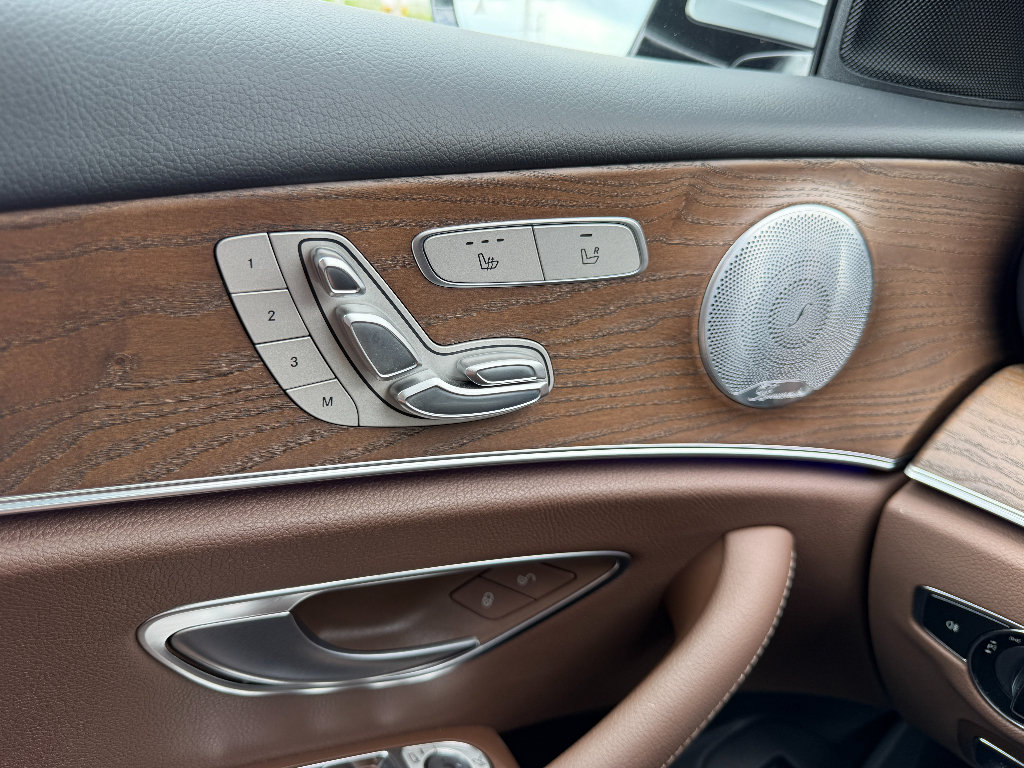 Used 2019 Mercedes-Benz E 300 4MATIC image 36