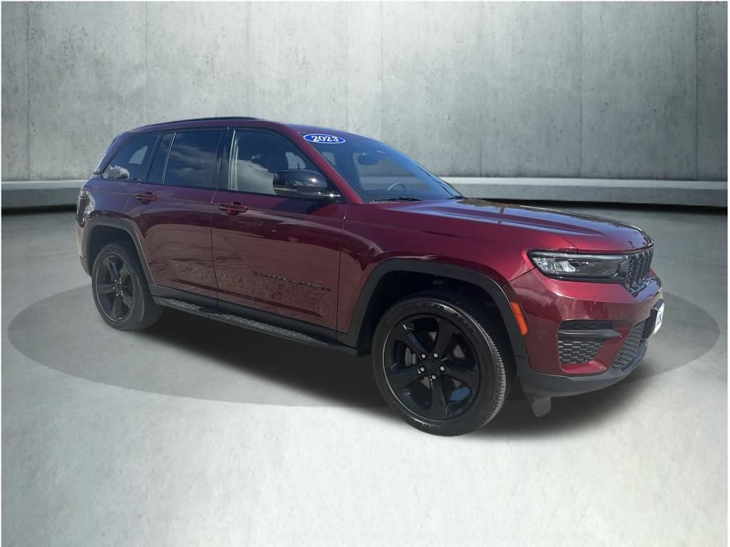 Used 2023 Jeep Grand Cherokee Altitude AWD/4WD image 9