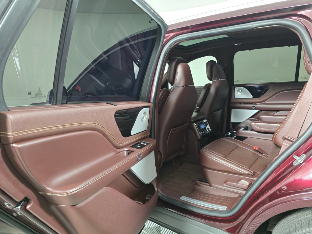 Certified 2021 Lincoln Aviator Black Label w/ Dynamic Handling Package AWD/4WD image 17