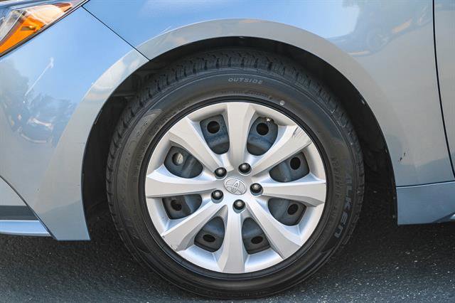 Used 2022 Toyota Corolla LE image 9
