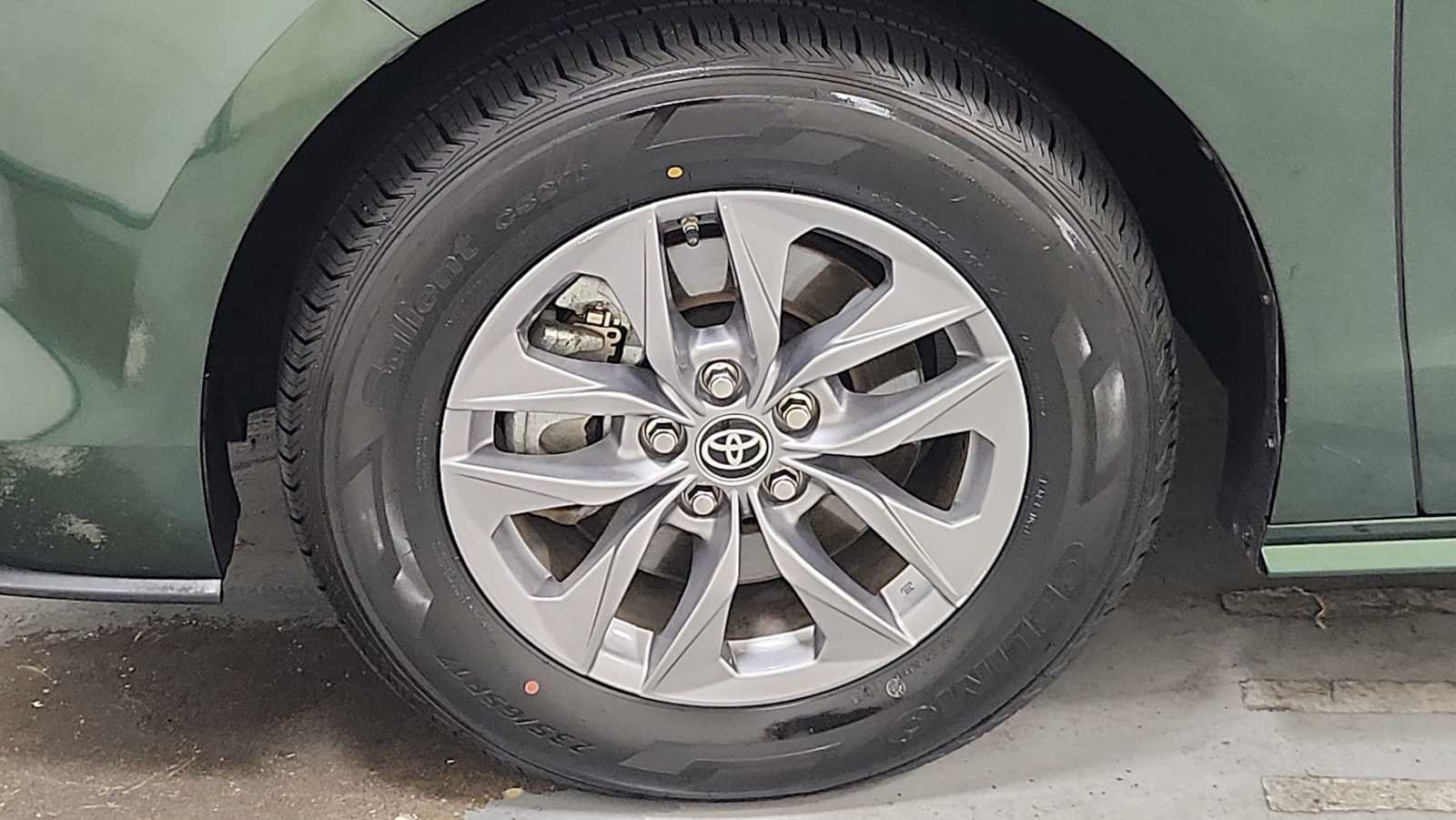 Certified 2024 Toyota Sienna XLE FWD image 10