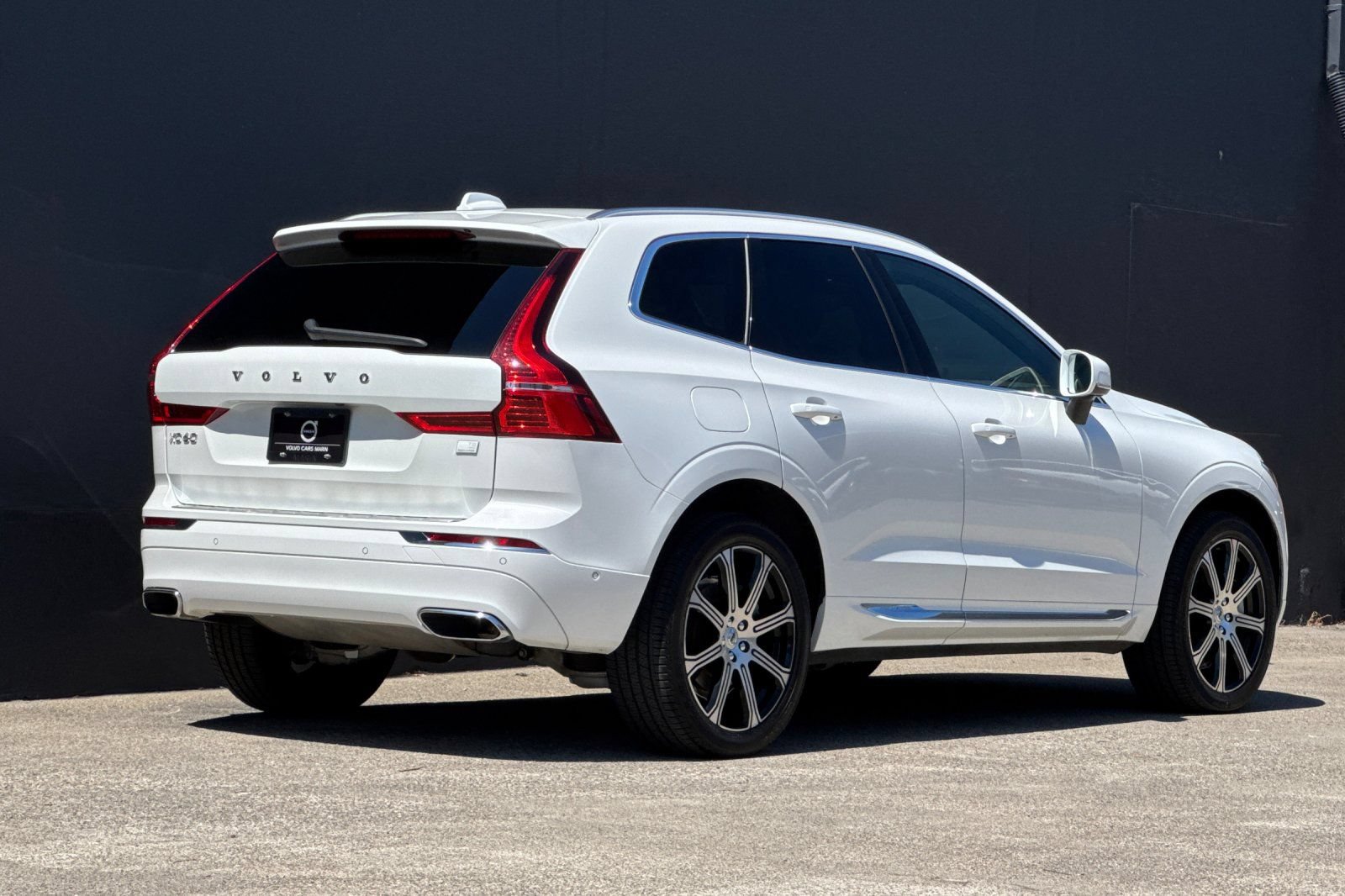 Used 2021 Volvo XC60 T8 Inscription w/ Advanced Package AWD/4WD image 2