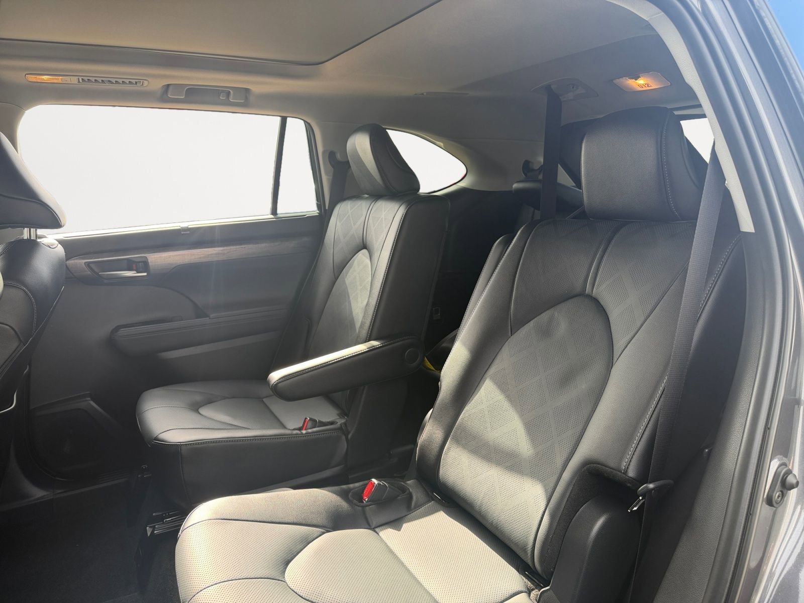 Certified 2025 Toyota Highlander Platinum image 13