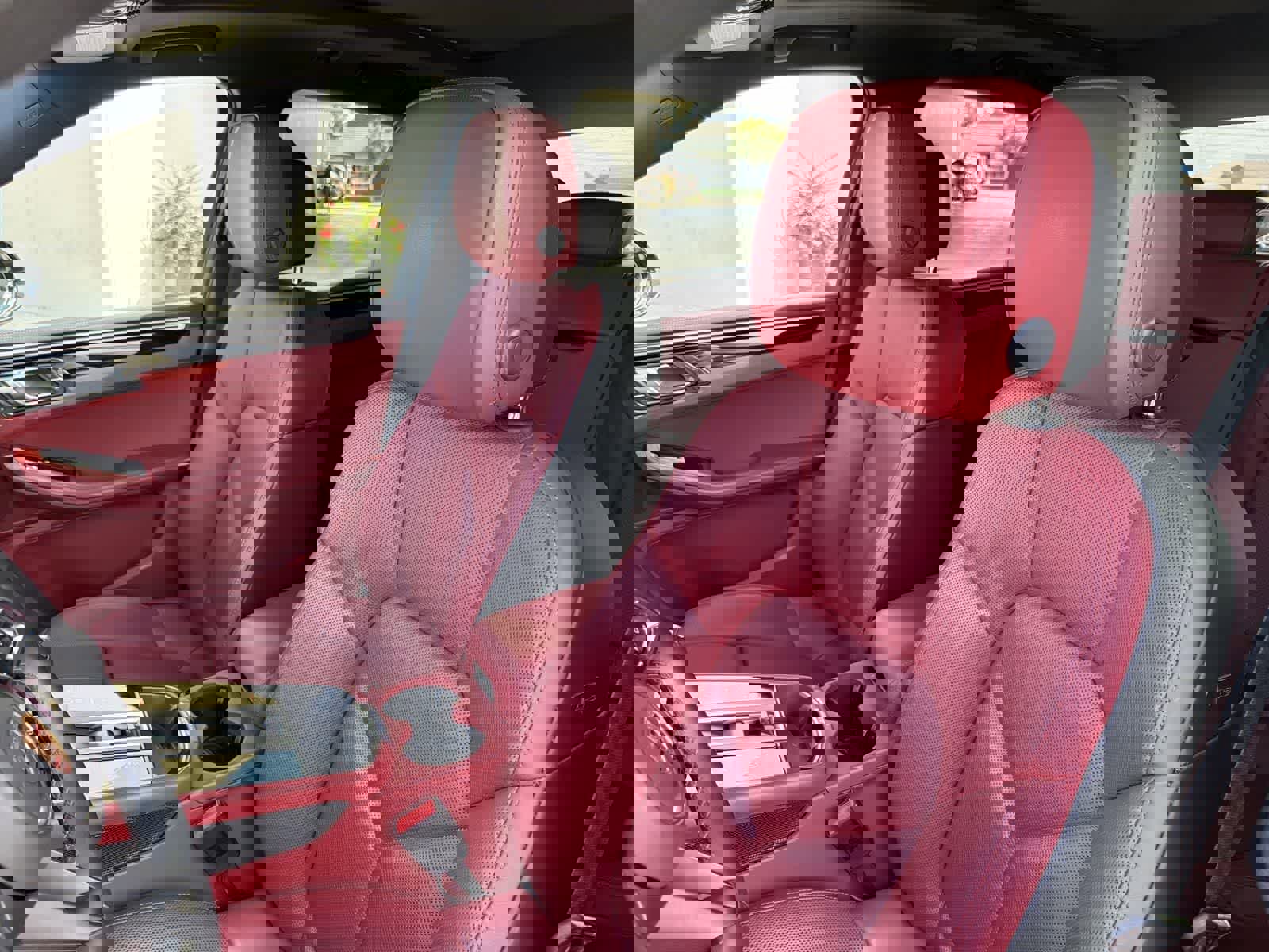 Used 2023 Porsche Macan T image 26