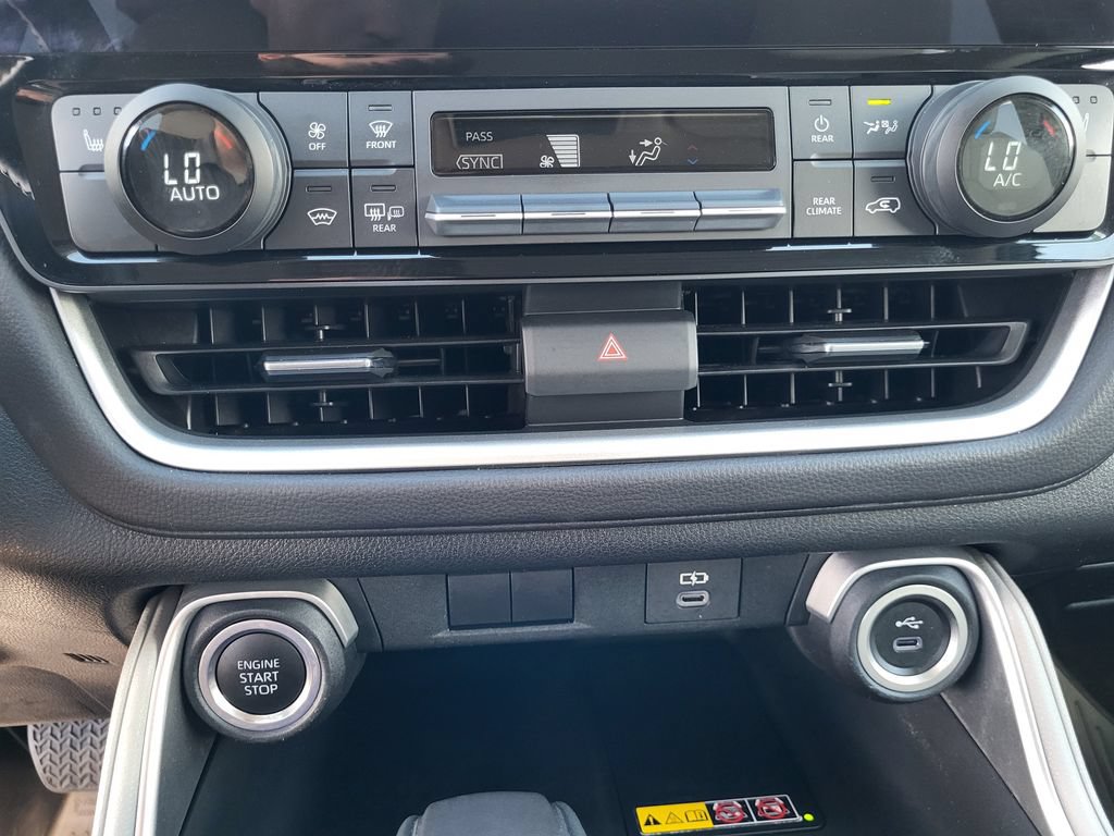 Used 2024 Toyota Grand Highlander AWD image 14