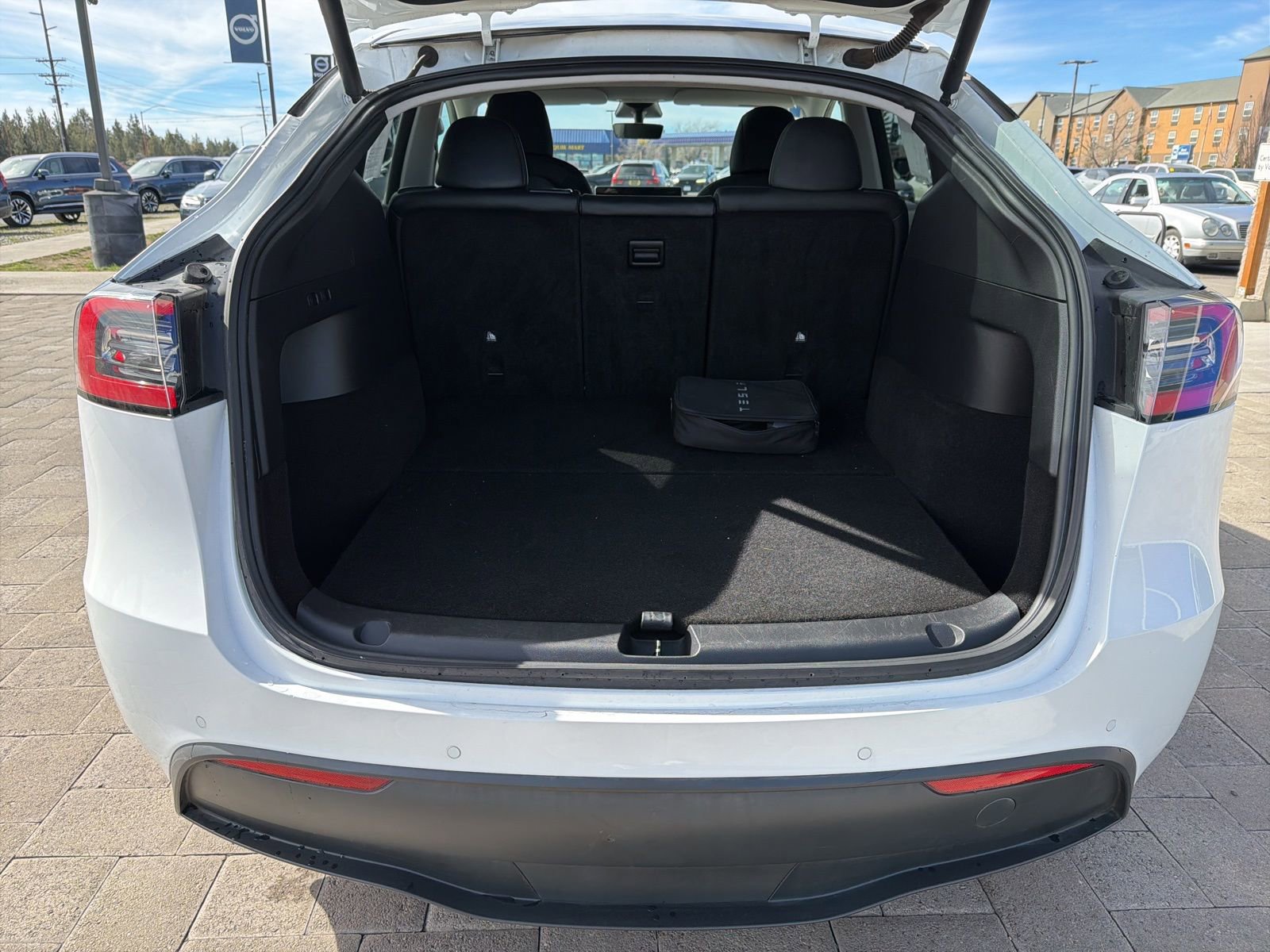 Used 2021 Tesla Model Y Standard Range image 8