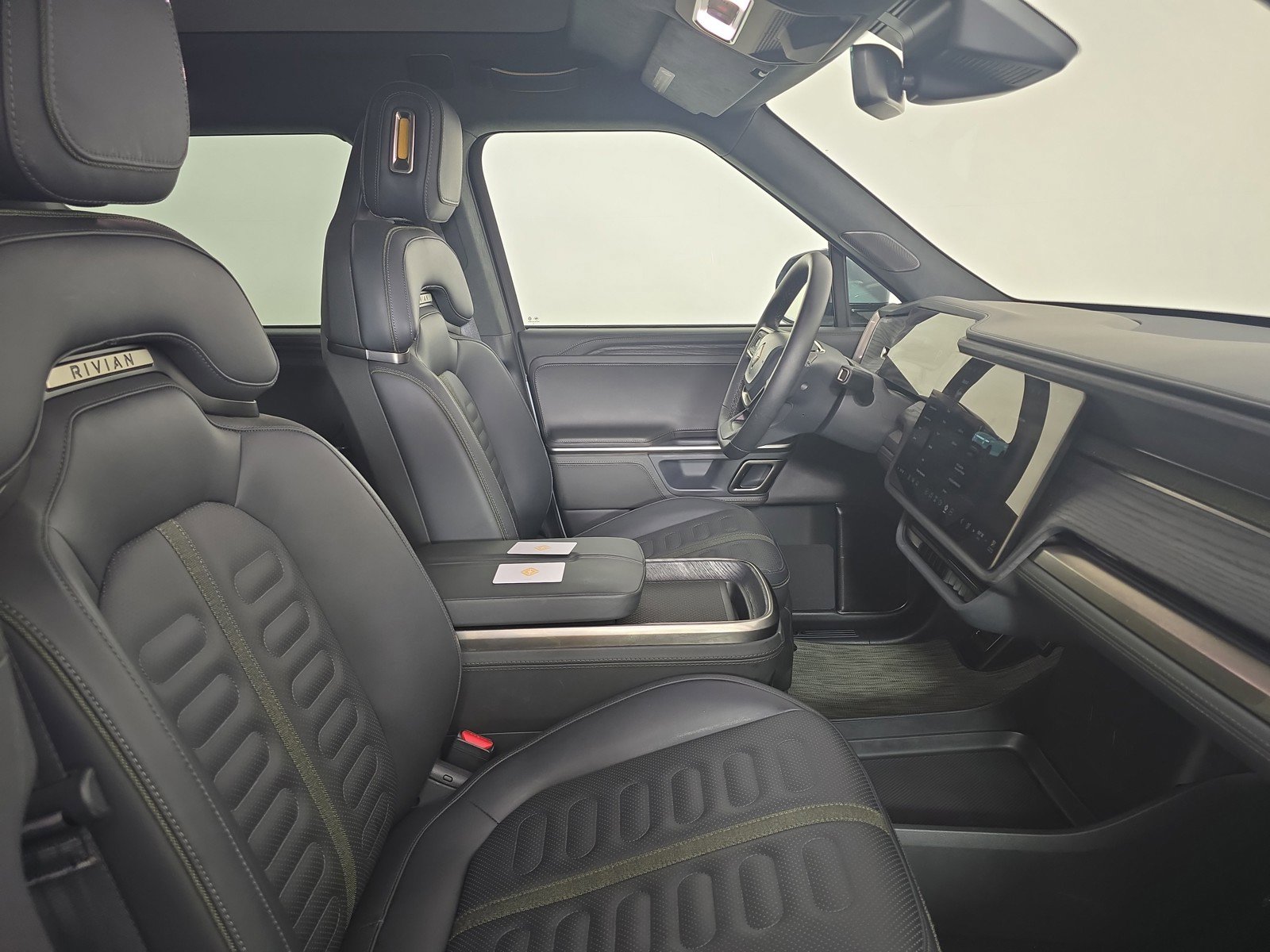 Used 2024 Rivian R1S Adventure image 24