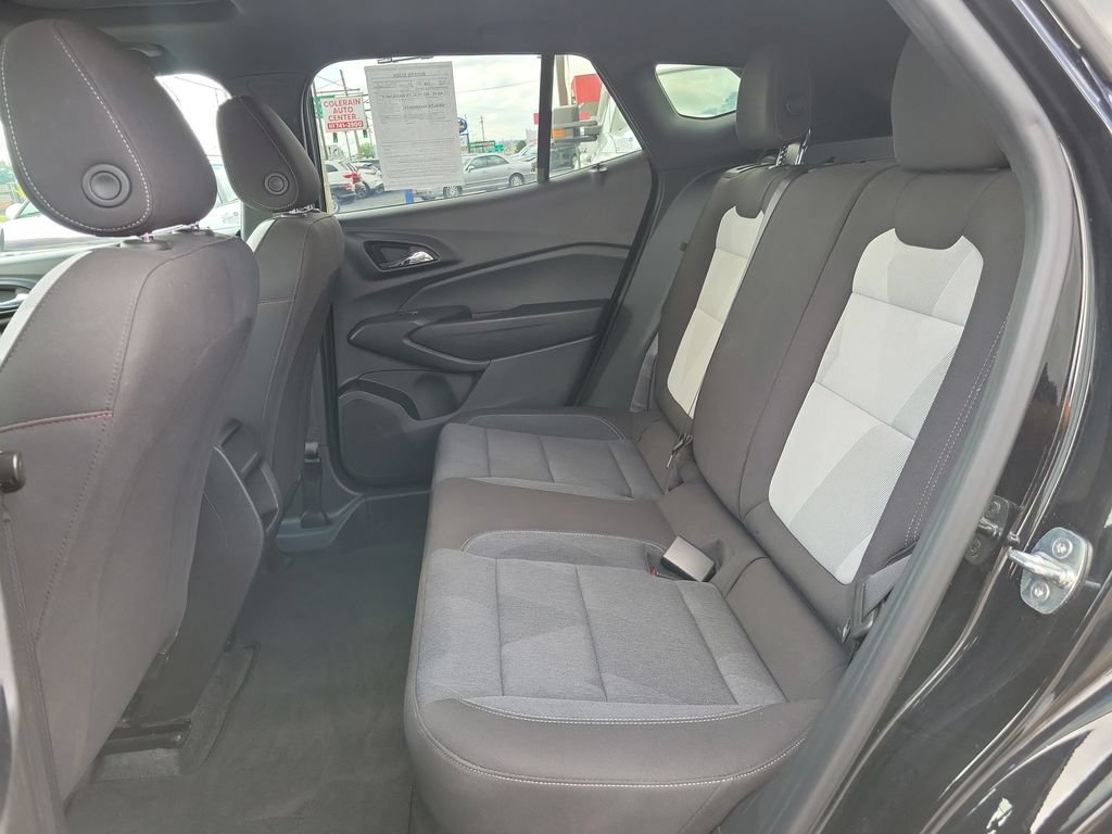 Used 2024 Chevrolet Trax RS w/ Sunroof Package FWD image 15
