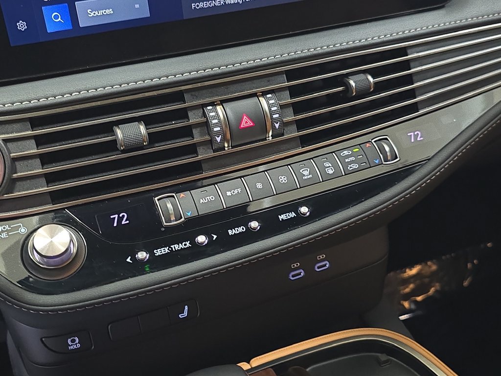 Used 2024 Lexus LS 500 RWD image 25