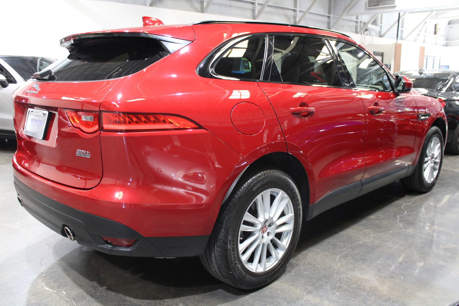Used 2017 Jaguar F-PACE Prestige image 12