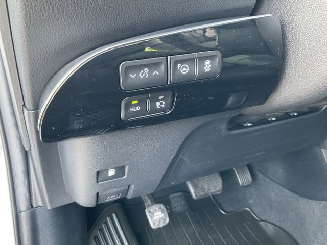 Used 2019 Toyota Prius XLE image 16