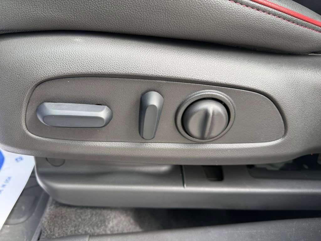 Used 2025 Chevrolet TrailBlazer RS w/ Convenience Package image 16