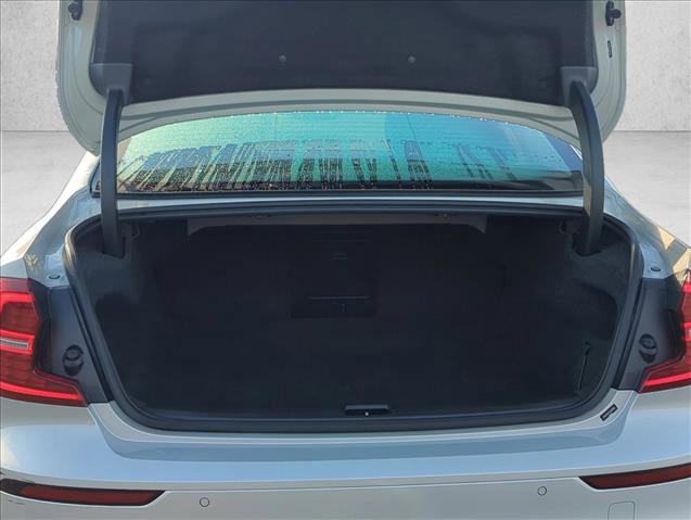 Used 2020 Volvo S60 T6 Momentum image 7