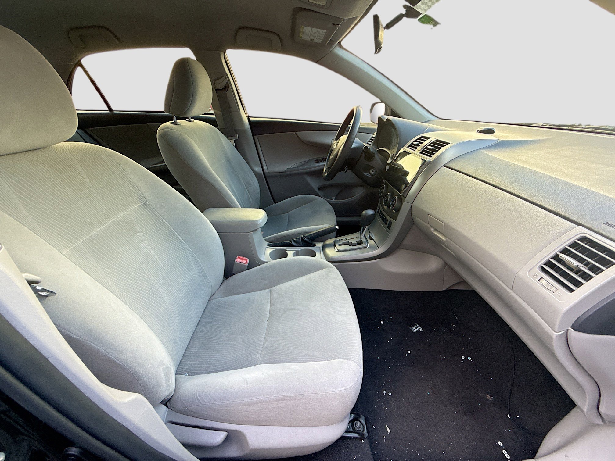 Used 2013 Toyota Corolla LE image 28