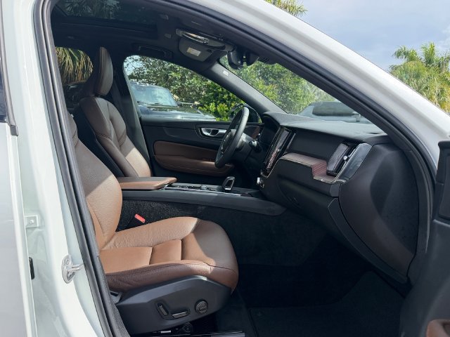 Used 2024 Volvo XC60 B5 Plus AWD/4WD image 18