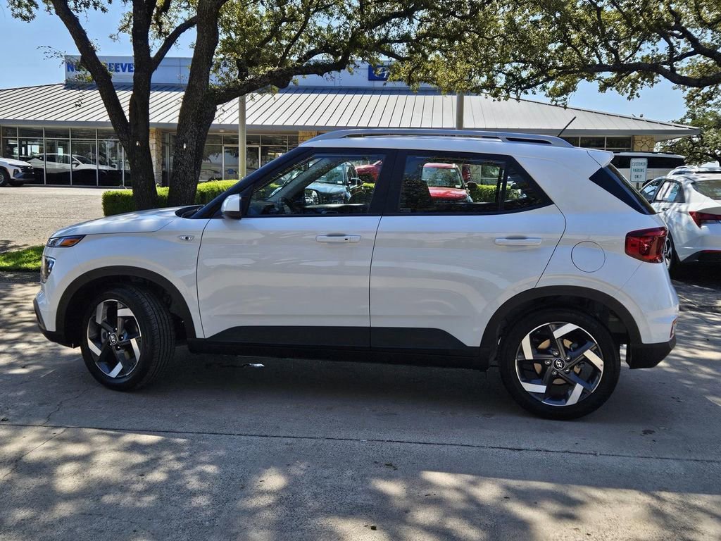 New 2025 Hyundai Venue SEL image 2