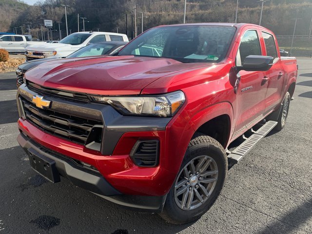 Used 2025 Chevrolet Colorado LT image 2