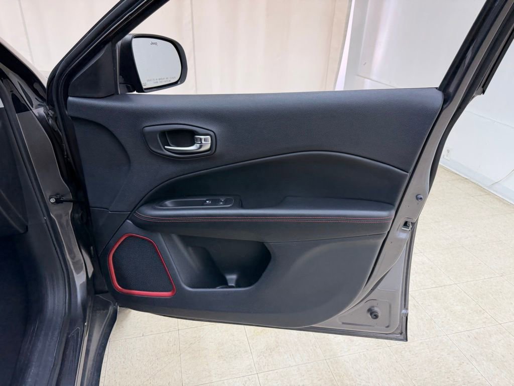 Used 2020 Jeep Compass Trailhawk image 8