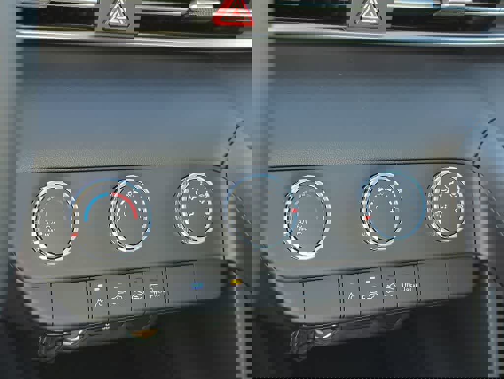 New 2026 Hyundai Elantra SE image 31