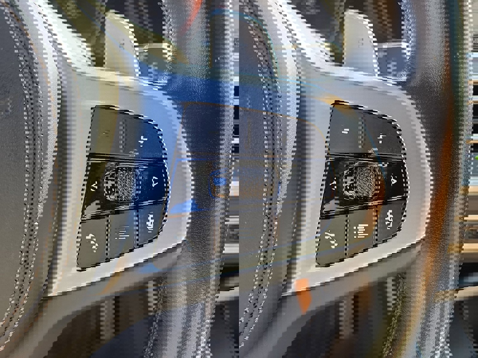 Used 2022 BMW X7 xDrive40i w/ M Sport Package image 23